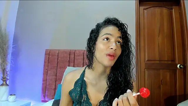 Snapshot of AntonellaHall_ chatting on 06.10.26 AntonellaHall online show from 06.10.26
