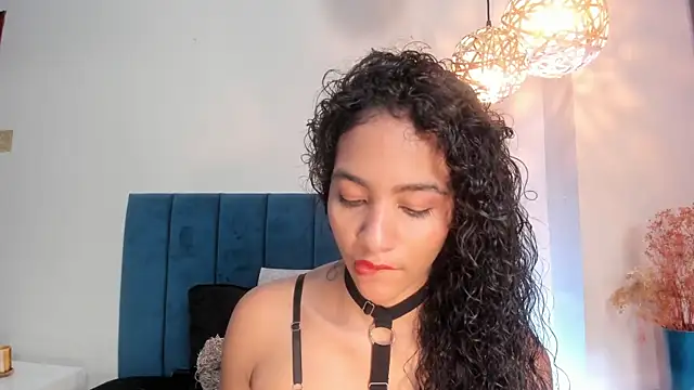 Snapshot of AntonellaHall_ chatting on 06.11.26 AntonellaHall online show from 06.11.26