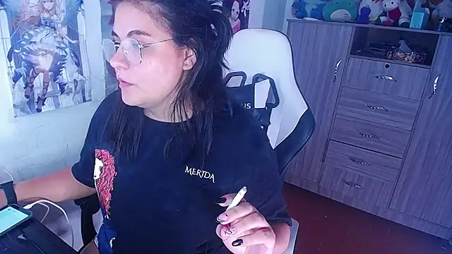 Snapshot of gigiqueen_18 chatting on 12.04.24 gigiqueen 18 online show from 12.04.24