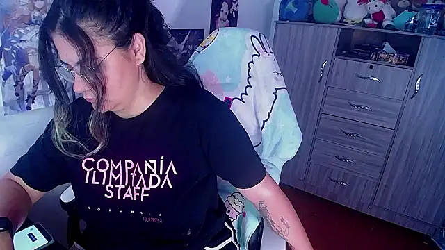 Snapshot of gigiqueen_18 chatting on 12.05.24 gigiqueen 18 online show from 12.05.24