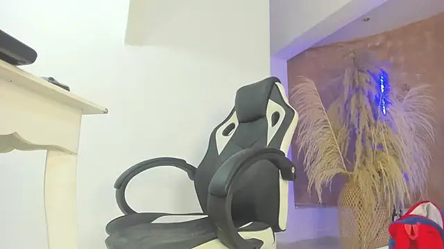 APRILL FOXX online show from 12.26.24