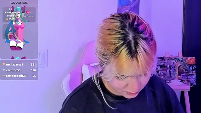 Snapshot of Pretty__zoe chatting on 02.11.25 Pretty zoe online show from 02.11.25