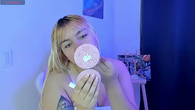 Snapshot of Pretty__zoe chatting on 02.11.25 Pretty zoe online show from 02.11.25