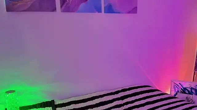 Snapshot of Pretty__zoe chatting on 03.18.25 Pretty zoe online show from 03.18.25