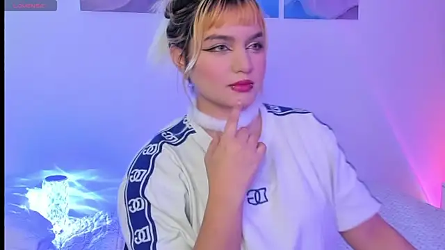 Snapshot of Pretty__zoe chatting on 03.19.25 Pretty zoe online show from 03.19.25