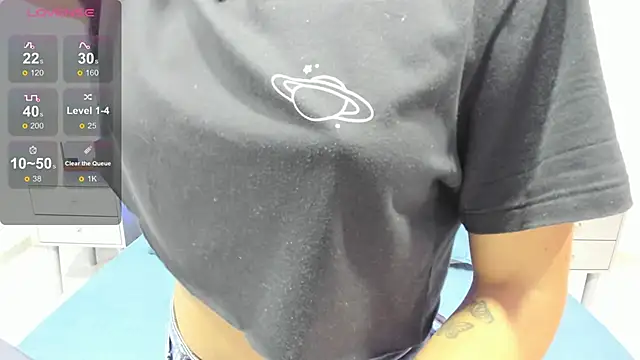 Snapshot of CleoValente chatting on 02.17.25 CleoValente online show from 02.17.25