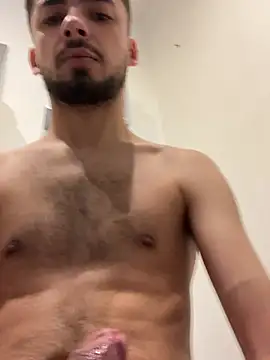 Snapshot of romain698 chatting on 02.17.26 romain698 online show from 02.17.26