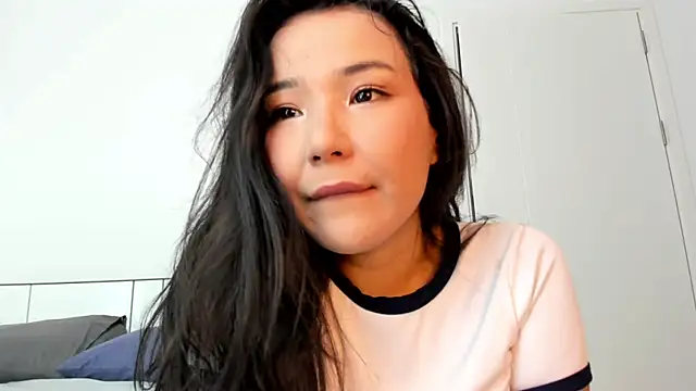 Snapshot of syoanme chatting on 02.23.26 syoanme online show from 02.23.26