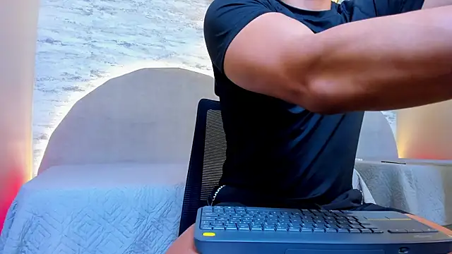 Snapshot of thaddeus_king chatting on 09.19.25 thaddeus king online show from 09.19.25