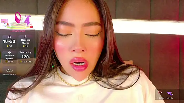 nicolle pierce online show from 11.15.25