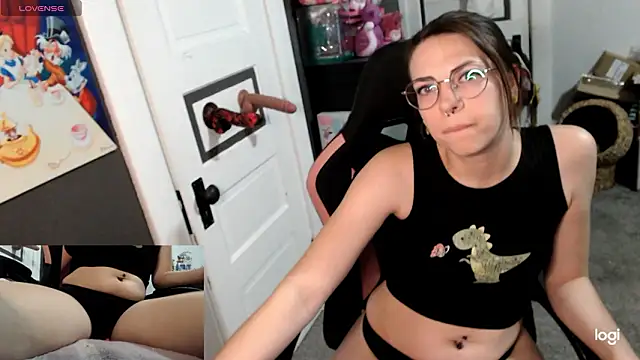 Snapshot of KSwonderland6 chatting on 03.21.26 KSwonderland6 online show from 03.21.26