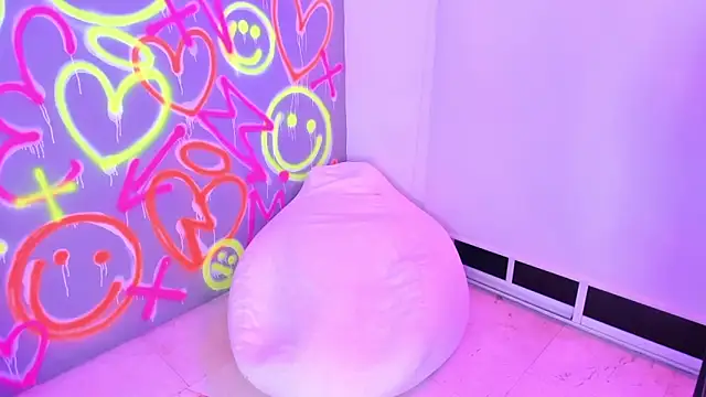 Snapshot of GEANNAROSE chatting on 12.07.24 GEANNAROSE online show from 12.07.24