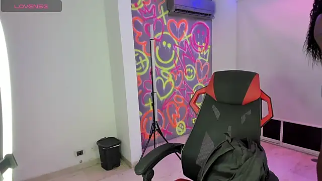 Snapshot of GEANNAROSE chatting on 03.05.25 GEANNAROSE online show from 03.05.25