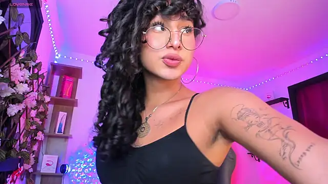 Heka Prudence online show from 02.21.25