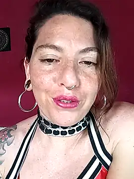 Snapshot of sweetbabyass chatting on 10.15.25 sweetbabyass online show from 10.15.25