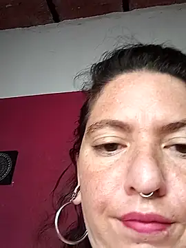 Snapshot of sweetbabyass chatting on 11.19.25 sweetbabyass online show from 11.19.25