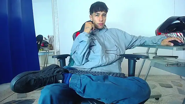 Snapshot of Zacktk7 chatting on 12.06.24 Zacktk7 online show from 12.06.24