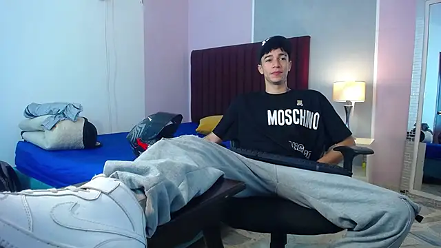 Snapshot of Zacktk7 chatting on 01.04.25 Zacktk7 online show from 01.04.25