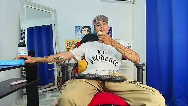 Snapshot of Zacktk7 chatting on 03.10.25 Zacktk7 online show from 03.10.25