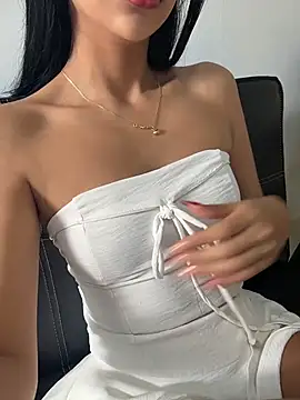 Snapshot of Baby_Niels chatting on 12.20.25 Baby Niels online show from 12.20.25