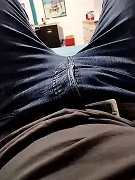 JulesG18 online show from 04.22.26