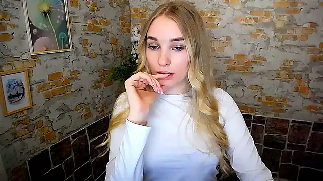 Snapshot of Queen_ofLove chatting on 02.18.25 Queen ofLove online show from 02.18.25