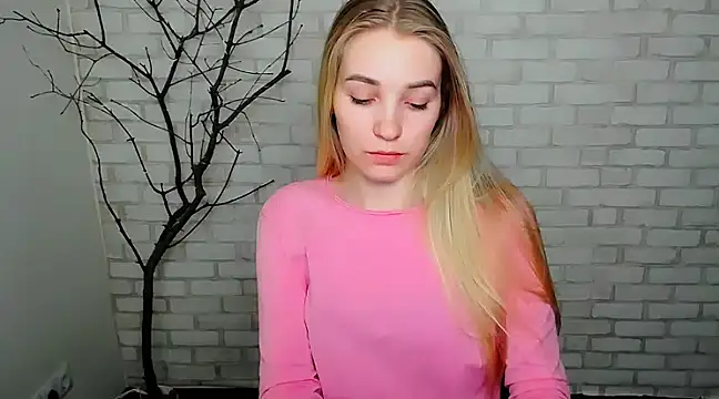 Snapshot of Queen_ofLove chatting on 03.18.25 Queen ofLove online show from 03.18.25