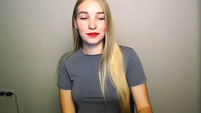 Snapshot of Queen_ofLove chatting on 10.23.25 Queen ofLove online show from 10.23.25