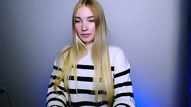 Snapshot of Queen_ofLove chatting on 10.30.25 Queen ofLove online show from 10.30.25