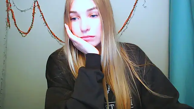 Queen ofLove online show from 12.14.25