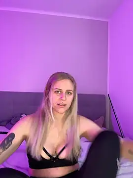 lunawolf21 online show from 11.13.25