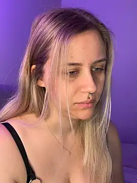 Snapshot of lunawolf21 chatting on 02.04.26 lunawolf21 online show from 02.04.26