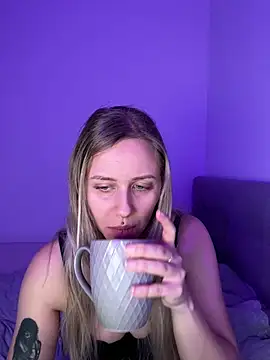 Snapshot of lunawolf21 chatting on 02.18.26 lunawolf21 online show from 02.18.26