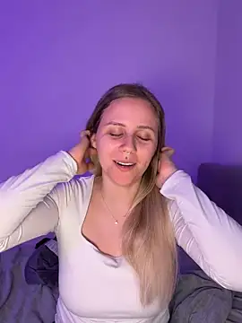 Snapshot of lunawolf21 chatting on 03.03.26 lunawolf21 online show from 03.03.26