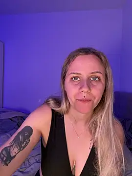 Snapshot of lunawolf21 chatting on 03.10.26 lunawolf21 online show from 03.10.26