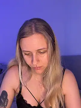 Snapshot of lunawolf21 chatting on 03.17.26 lunawolf21 online show from 03.17.26