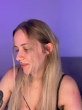 Snapshot of lunawolf21 chatting on 03.20.26 lunawolf21 online show from 03.20.26