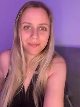 Snapshot of lunawolf21 chatting on 03.23.26 lunawolf21 online show from 03.23.26