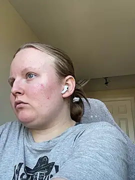 Snapshot of lexie_lilacs chatting on 03.21.25 lexie lilacs online show from 03.21.25