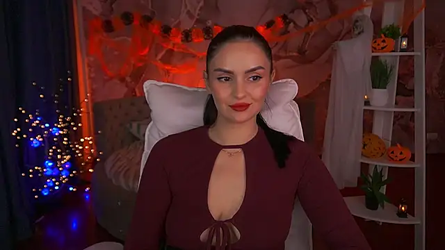 Snapshot of MilashaLovely chatting on 10.29.25 MilashaLovely online show from 10.29.25