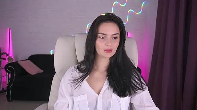 Snapshot of MilashaLovely chatting on 11.23.25 MilashaLovely online show from 11.23.25