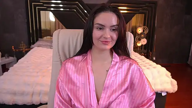 Snapshot of MilashaLovely chatting on 12.04.25 MilashaLovely online show from 12.04.25