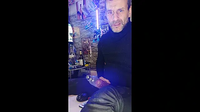 Snapshot of Gilgamesch1704 chatting on 11.30.25 Gilgamesch1704 online show from 11.30.25