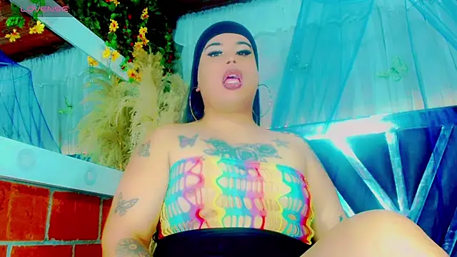 Snapshot of nauthyvalentina chatting on 05.17.26 nauthyvalentina online show from 05.17.26