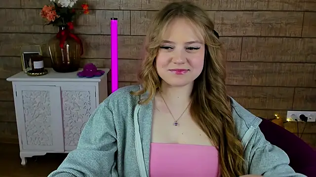 Snapshot of SelinSwarovski chatting on 03.10.25 SelinSwarovski online show from 03.10.25