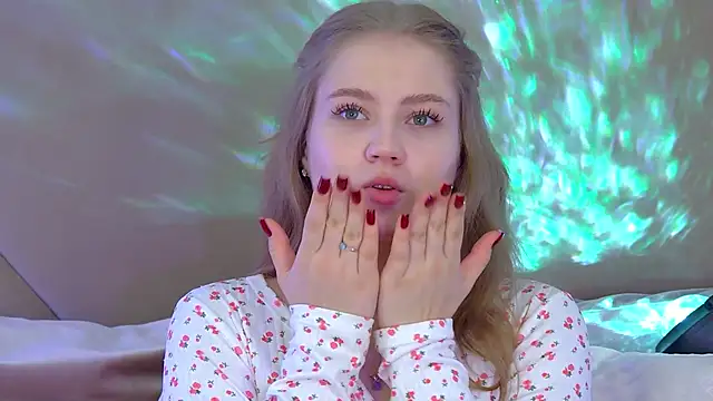 Snapshot of SelinSwarovski chatting on 10.05.25 SelinSwarovski online show from 10.05.25