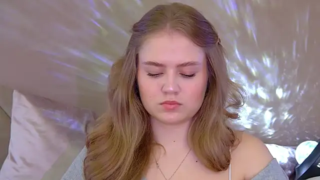 Snapshot of SelinSwarovski chatting on 10.20.25 SelinSwarovski online show from 10.20.25