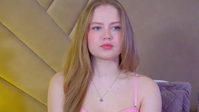 Snapshot of SelinSwarovski chatting on 12.21.25 SelinSwarovski online show from 12.21.25