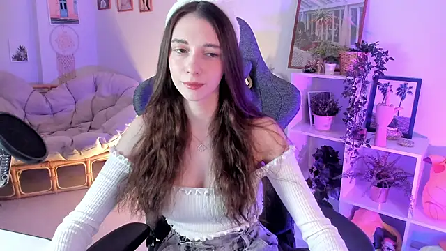 Snapshot of AveAngela chatting on 12.23.24 AveAngela online show from 12.23.24