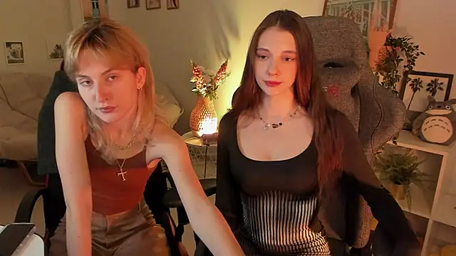 Snapshot of AveAngela chatting on 01.16.25 AveAngela online show from 01.16.25